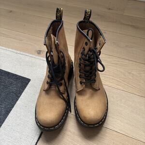 Dr Doc Martens 1460 Classic Combat Leather Boots Womens US 8 Tan Light Brown